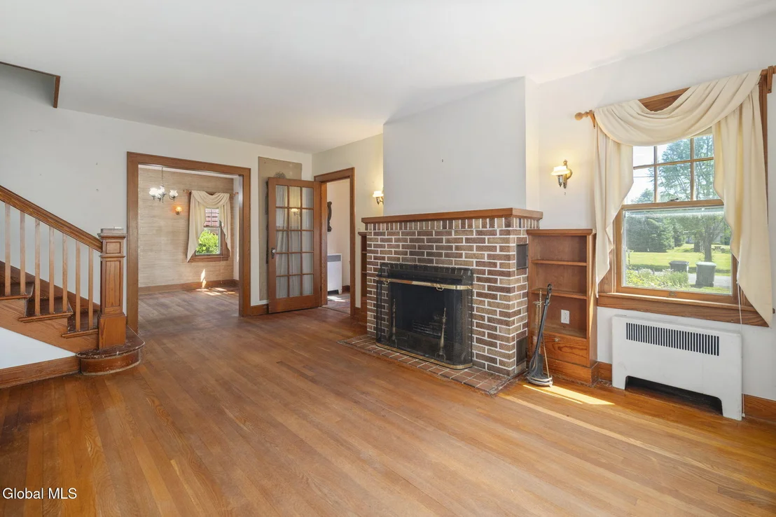 Photo of 122 Clinton Circle