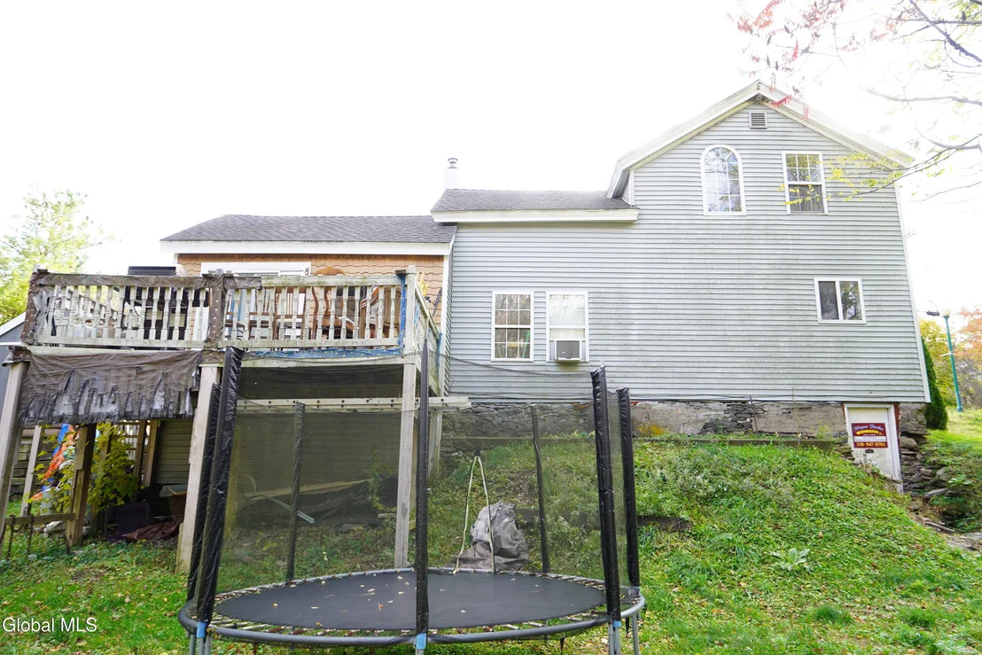 Photo of 552 Mountain Avenue