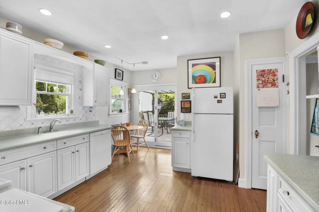 Photo of 723 Sanders Avenue