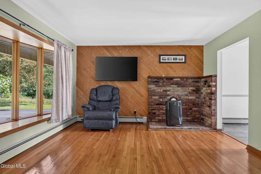 Photo of 137 Mammoth Spring Road
