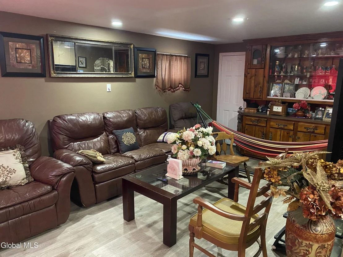 Photo of 817 Holland Road