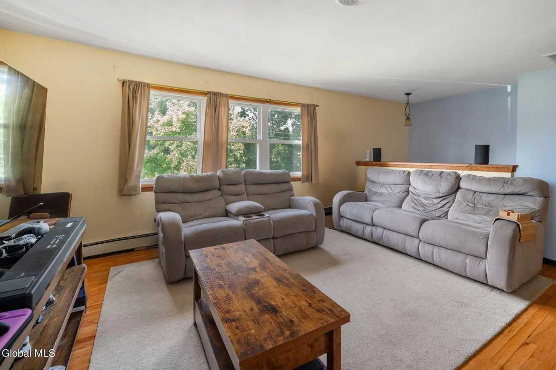 Photo of 1358 Maple Hill Road