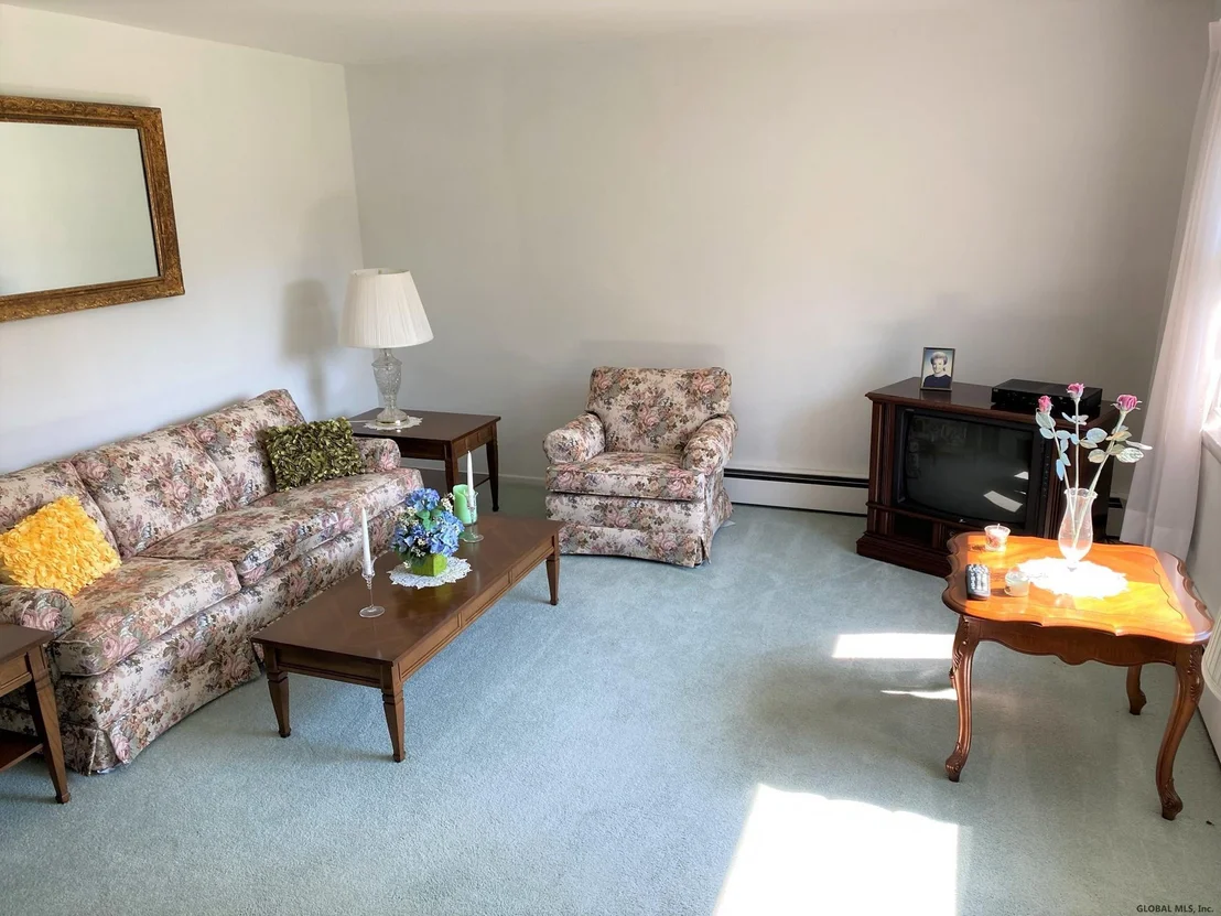 Photo of 51 MANCHESTER Drive