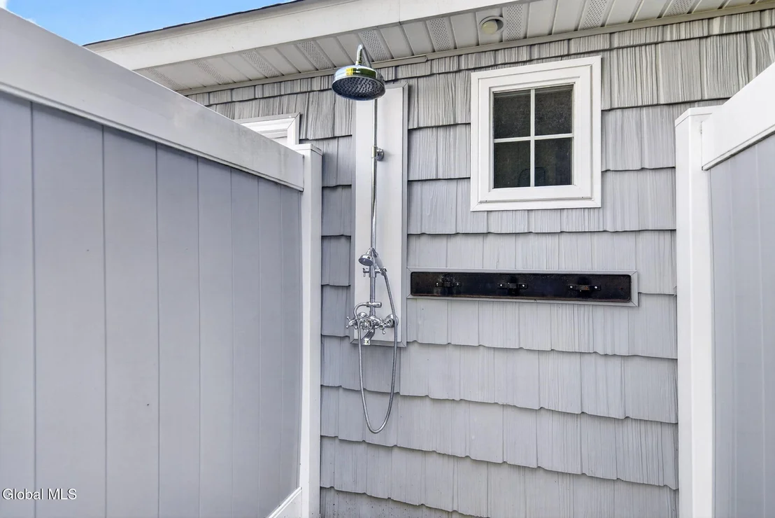 Photo of 245 Menlo Park Road