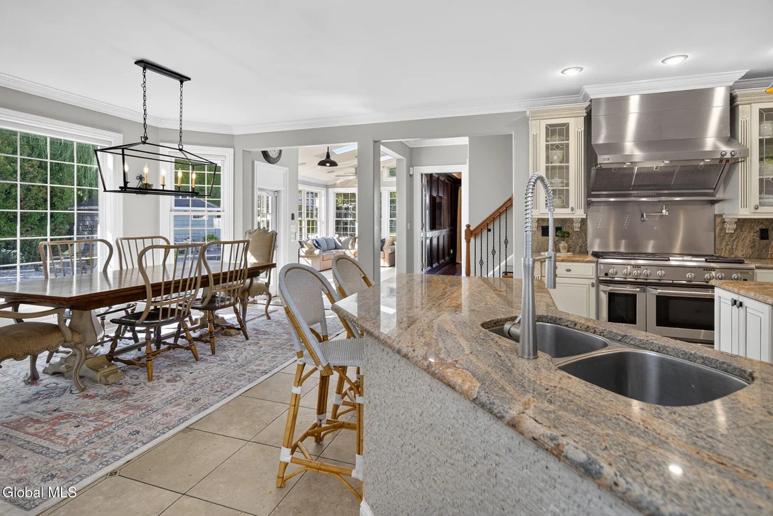 Photo of 245 Menlo Park Road