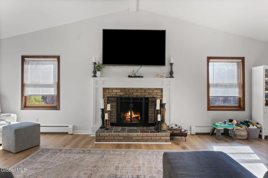 Photo of 19 Crown Point