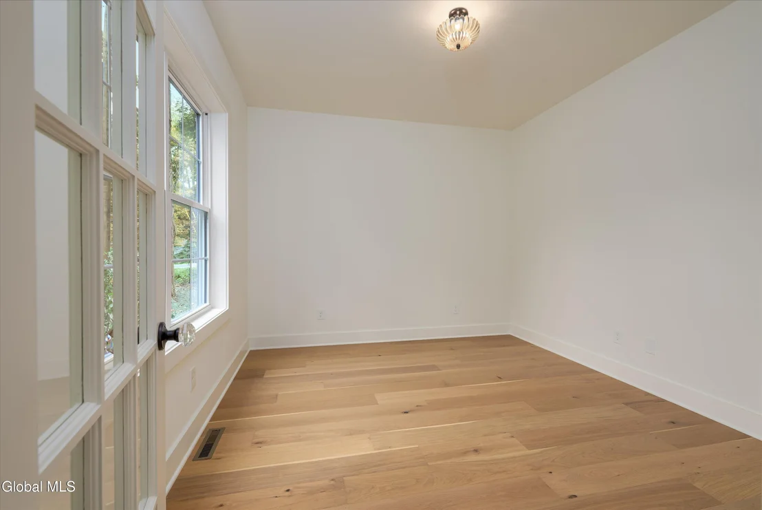 Photo of 1737 Crescent Road