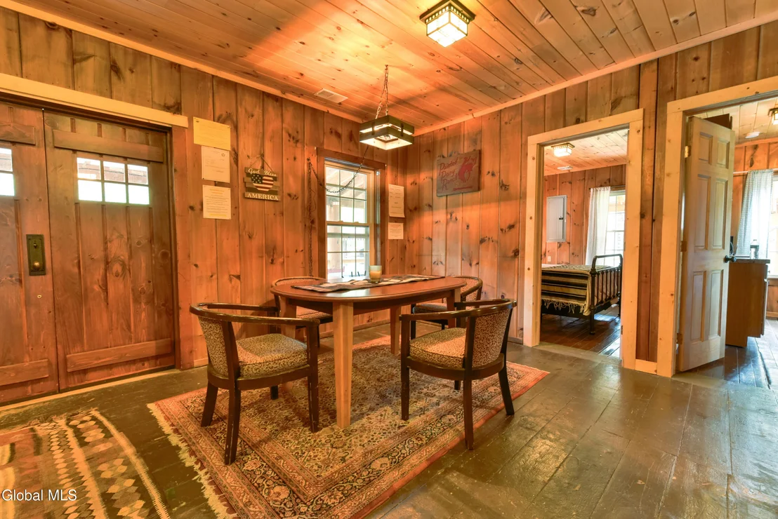 Photo of 746 Howe Road