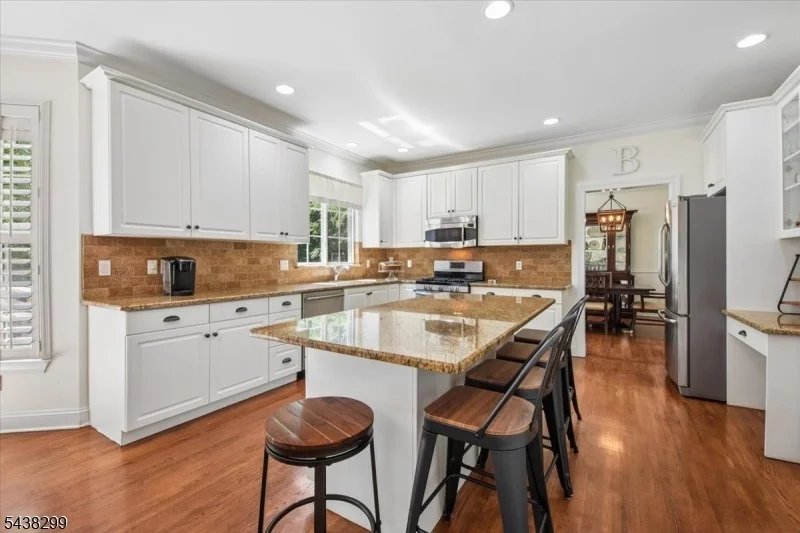 Photo of 7 Donna Ln