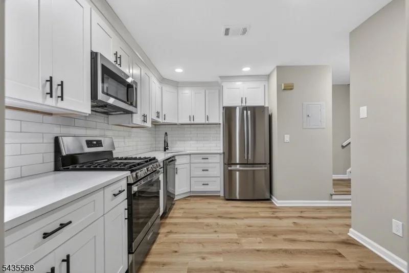 Photo of 32 Woods Edge Dr