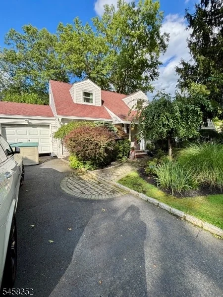 Photo of 70 Mayfair Dr