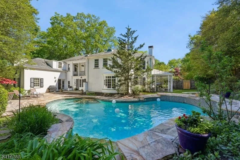 Photo of 343 Forest Rd