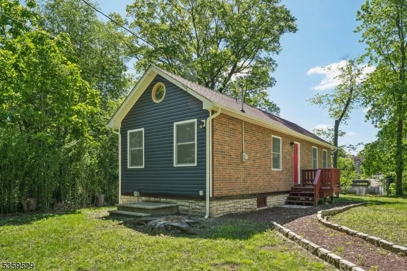 Photo of 57 Riverlawn Dr