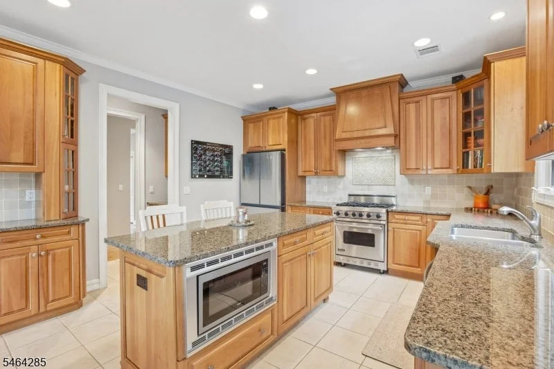 Photo of 5 Chesterfield Dr