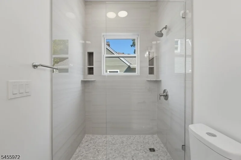 Photo of 588 Maple Ave