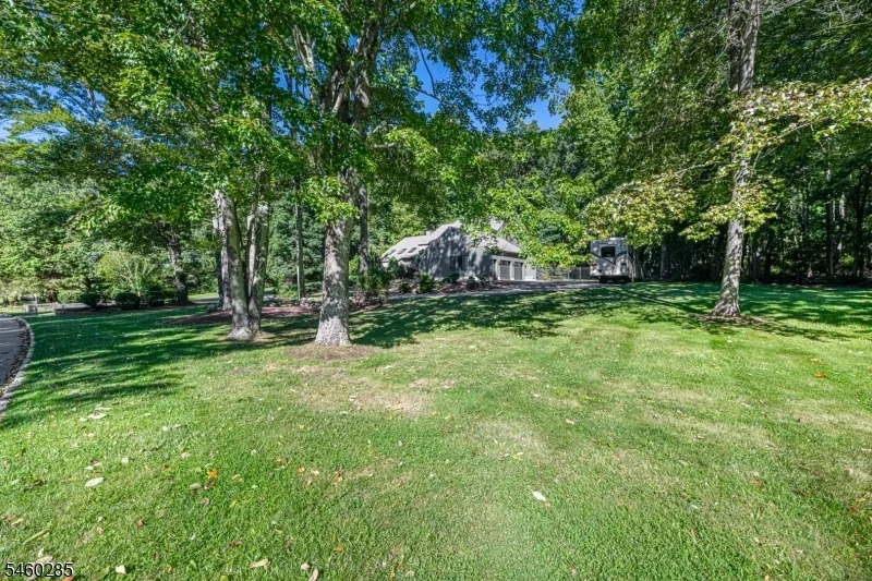 Photo of 33 Radcliffe Dr