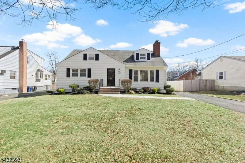 Photo of 663 Mountain Ave