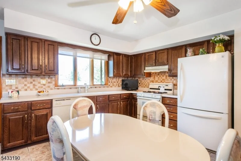 Photo of 8 Carlos Dr