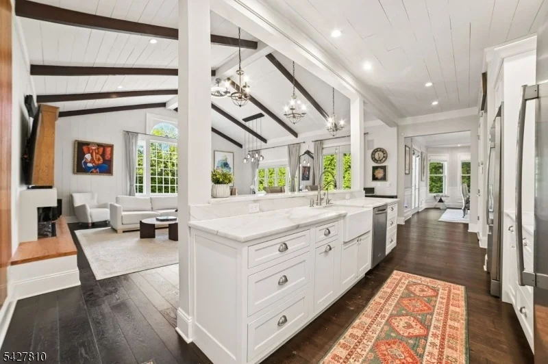 Photo of 77 Kent Place Blvd