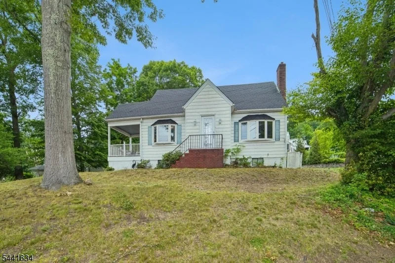 Photo of 72 Lake Dr East