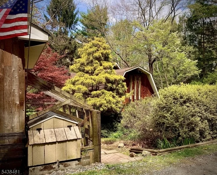 Photo of 4 Pine Tree Ln