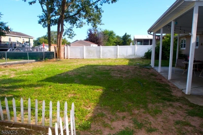 Photo of 319 Spruce Dr