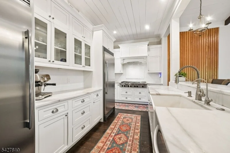 Photo of 77 Kent Place Blvd