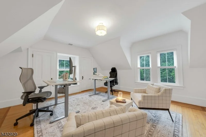 Photo of 42 Llewellyn Rd