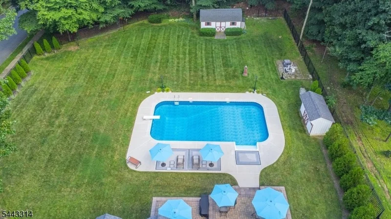 Photo of 37 Camelot Dr