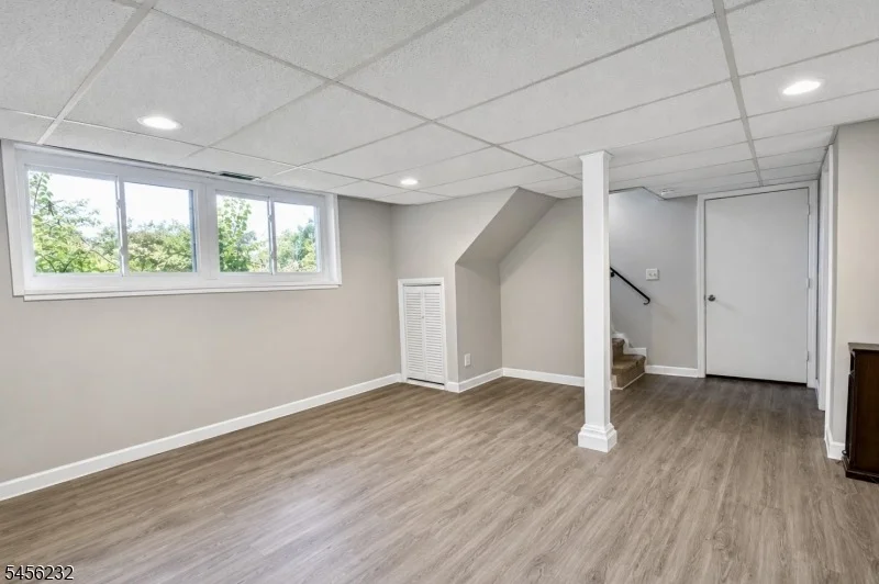 Photo of 131 Munsonhurst Rd