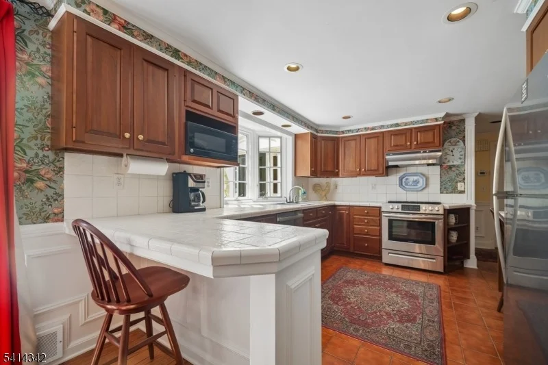 Photo of 638 Mountain Ave