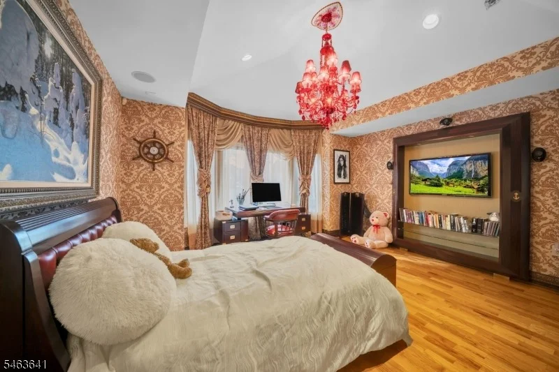 Photo of 1088 Dearborn Rd