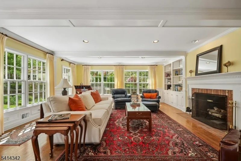 Photo of 638 Mountain Ave