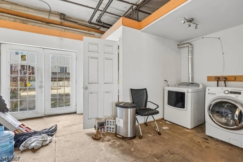 Photo of 390 Delano Pl