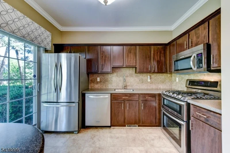 Photo of 118 Barclay Dr