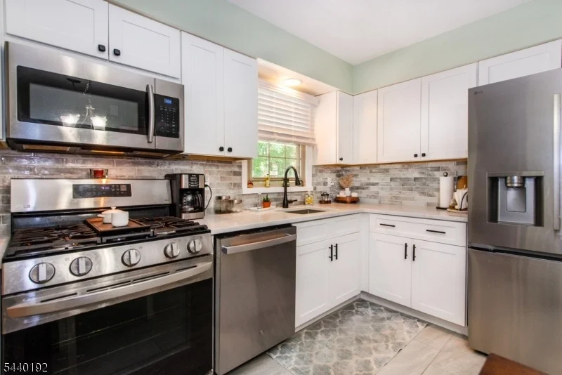Photo of 27 Dewey Dr