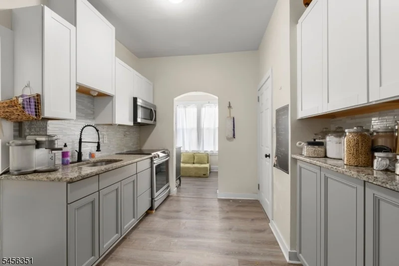 Photo of 80 Allen St
