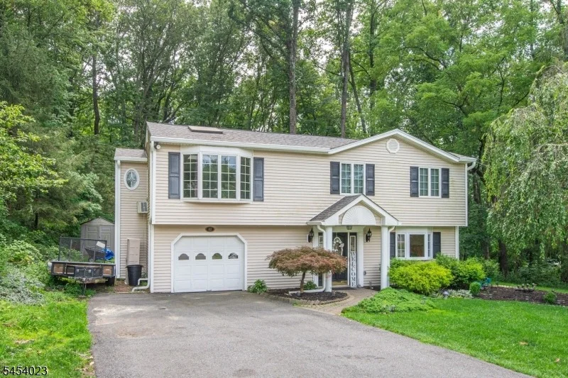 Photo of 42 Scenic Dr