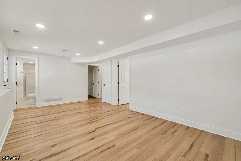 Photo of 33 Sycamore Dr
