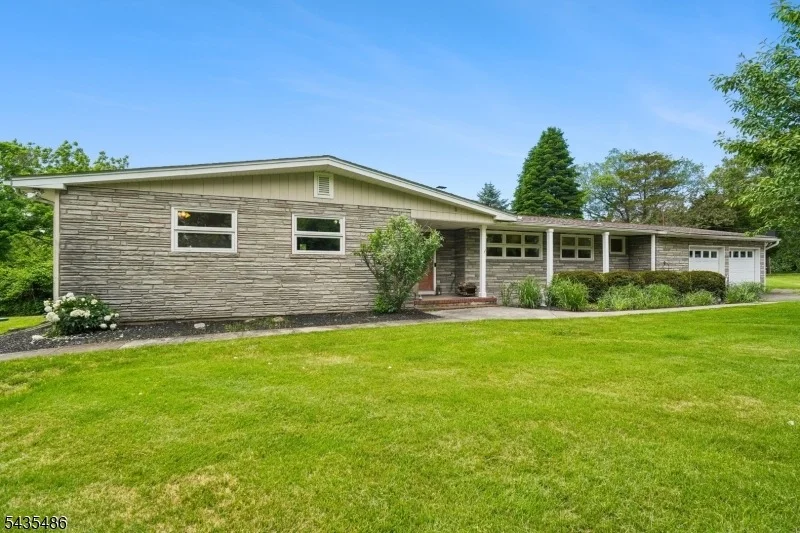 Photo of 21 Wayside Ln