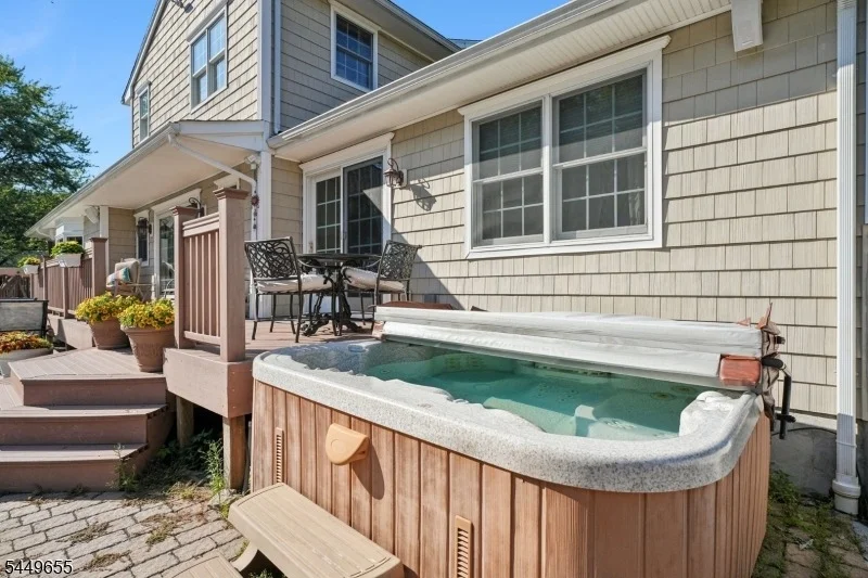 Photo of 9 Pitcairn Dr