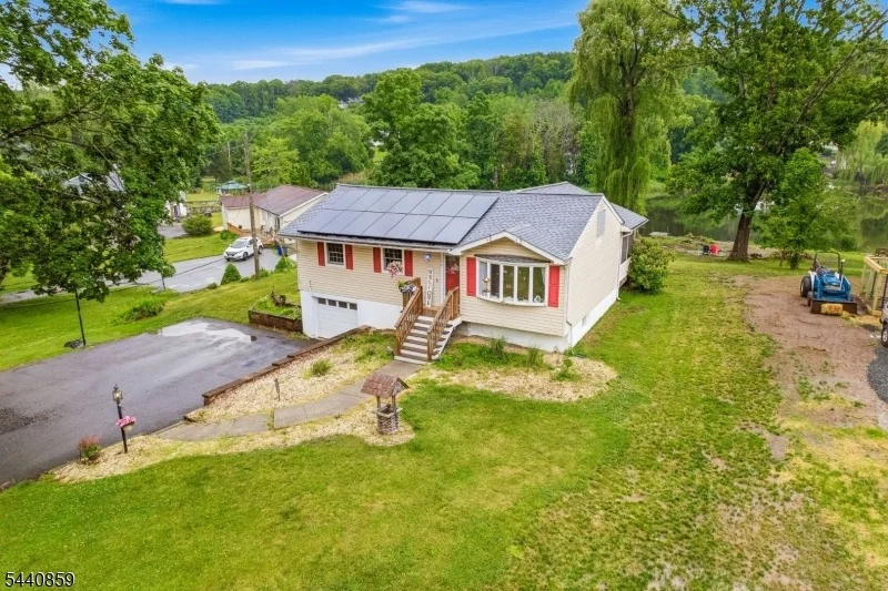 Photo of 194 Decker Pond Rd