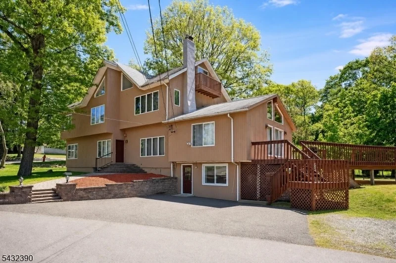 Photo of 17 Hickory Dr
