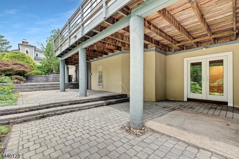 Photo of 30 Ellsworth Dr