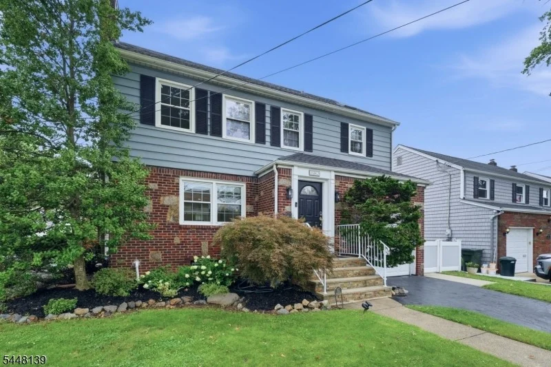 Photo of 102 Mortimer Ave