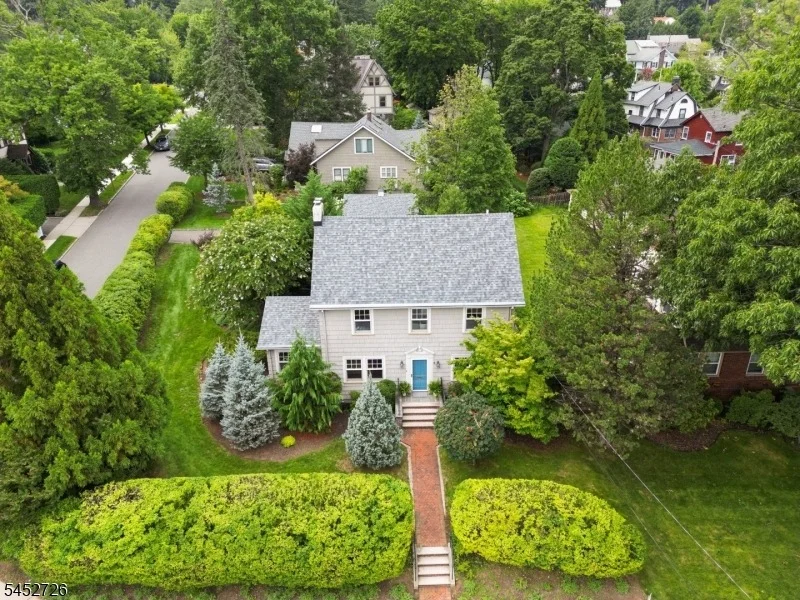 Photo of 420 Up Mountain Avenue