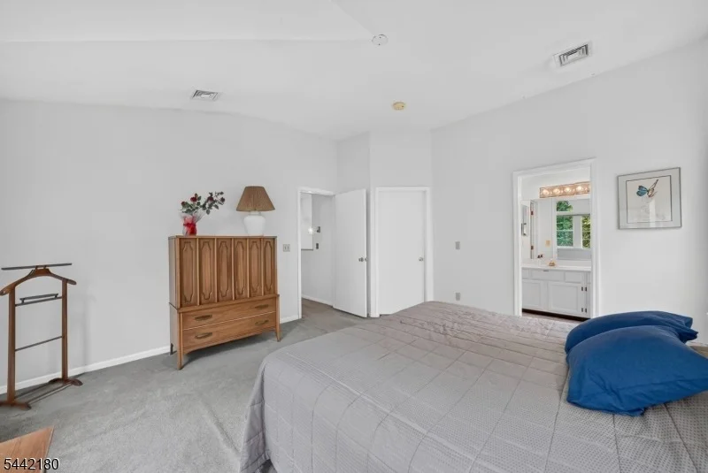 Photo of 18 Pheasant Brook Court