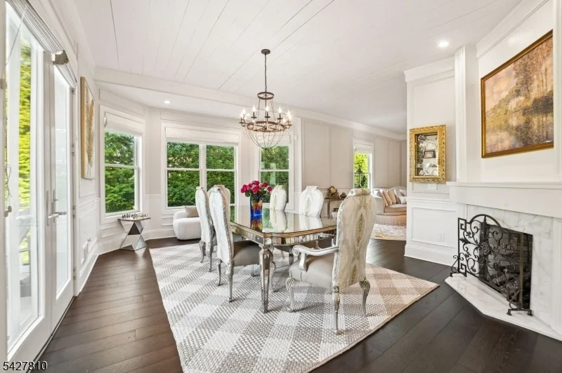 Photo of 77 Kent Place Blvd