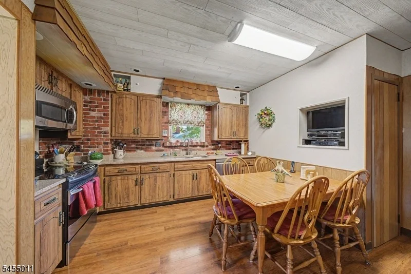 Photo of 98 Wiltop Rd