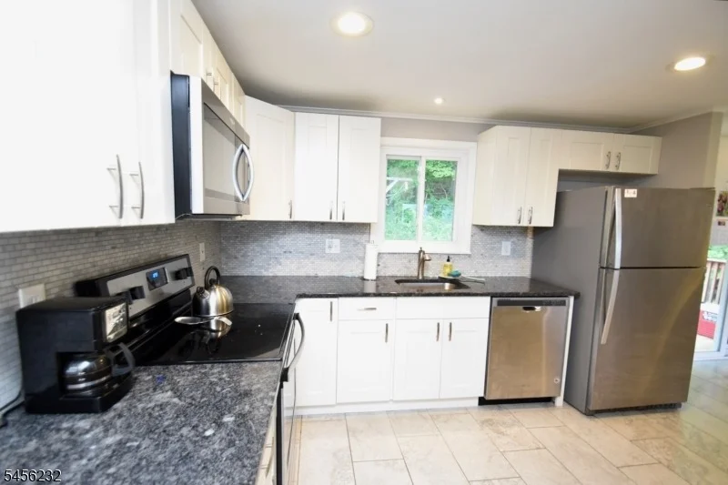 Photo of 131 Munsonhurst Rd